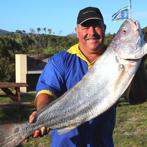 Oubaas Lesch met sy wenkabeljou van 8.57kg